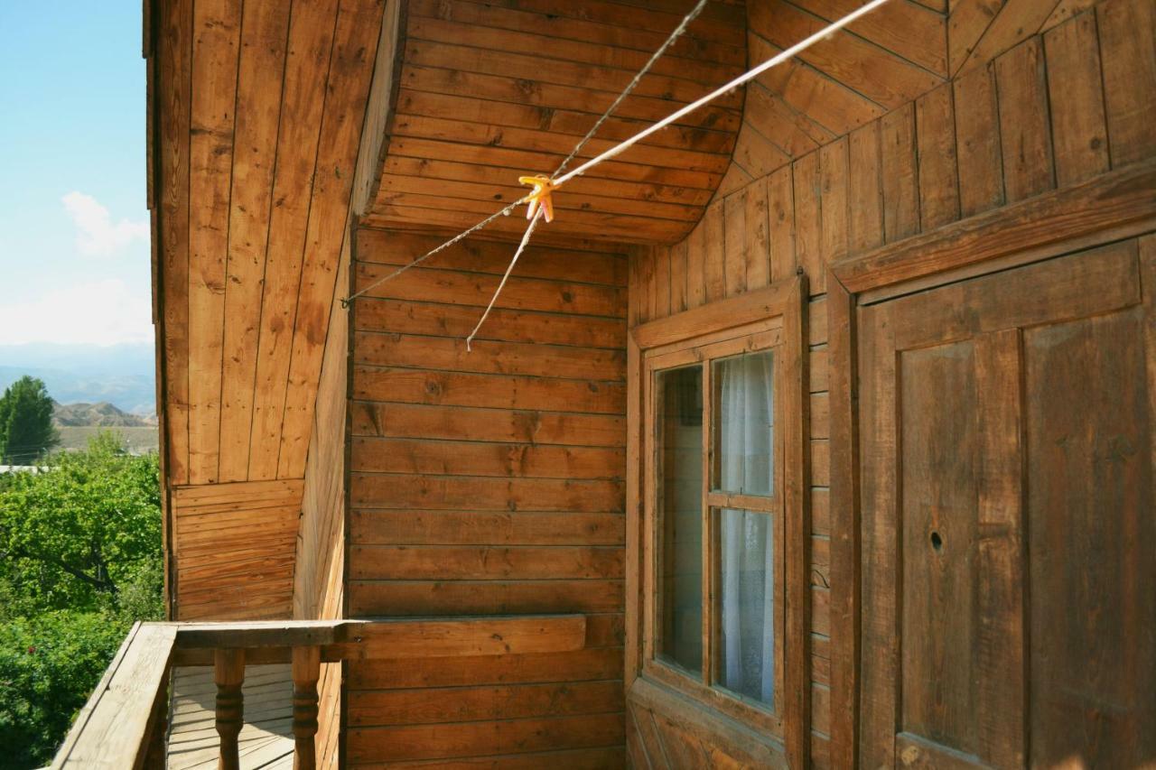 Guesthouse Bermet Tong Kültér fotó