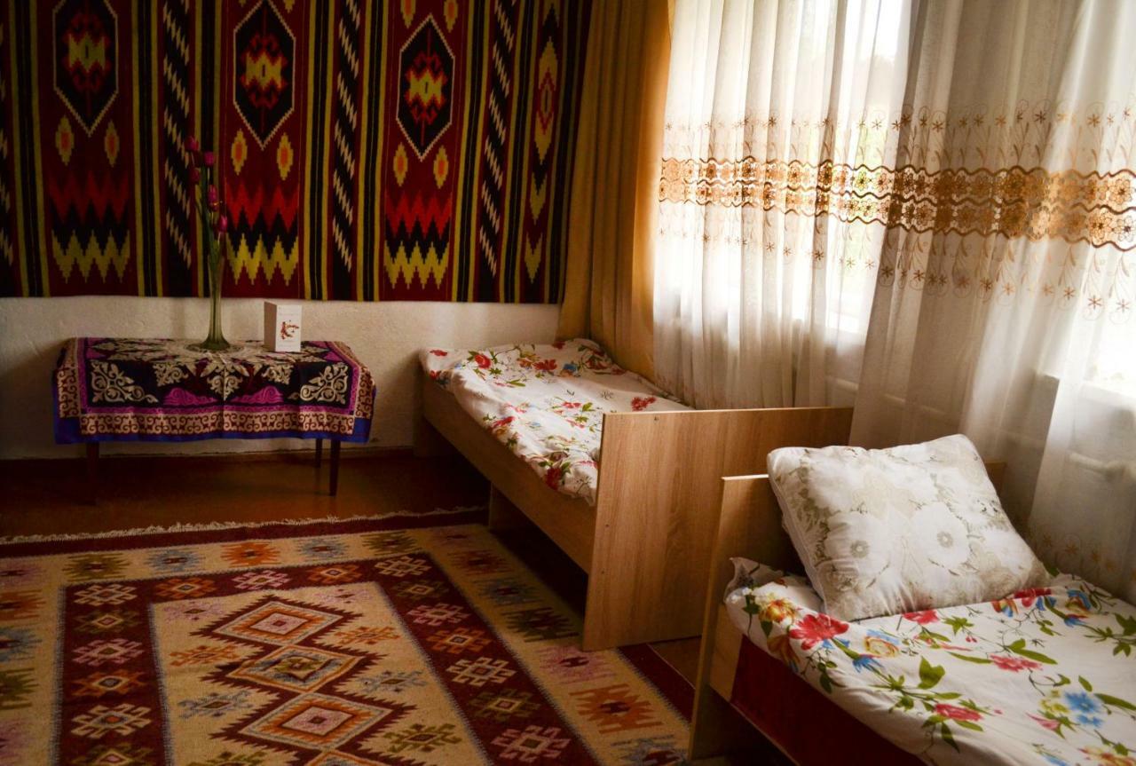 Guesthouse Bermet Tong Kültér fotó